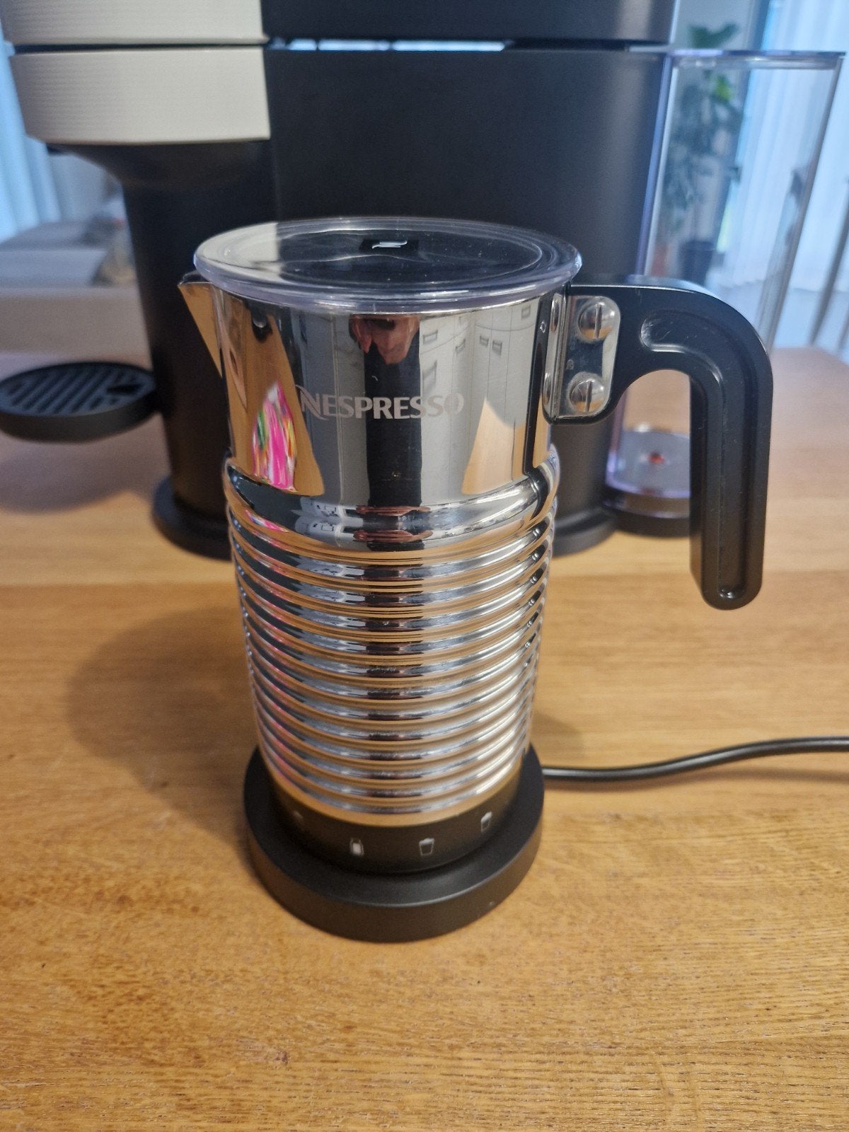 Nespresso Aeroccino 4 melkopschuimer - Zo goed als nieuw, Ophalen of Verzenden, Zo goed als nieuw, Koffiemachine