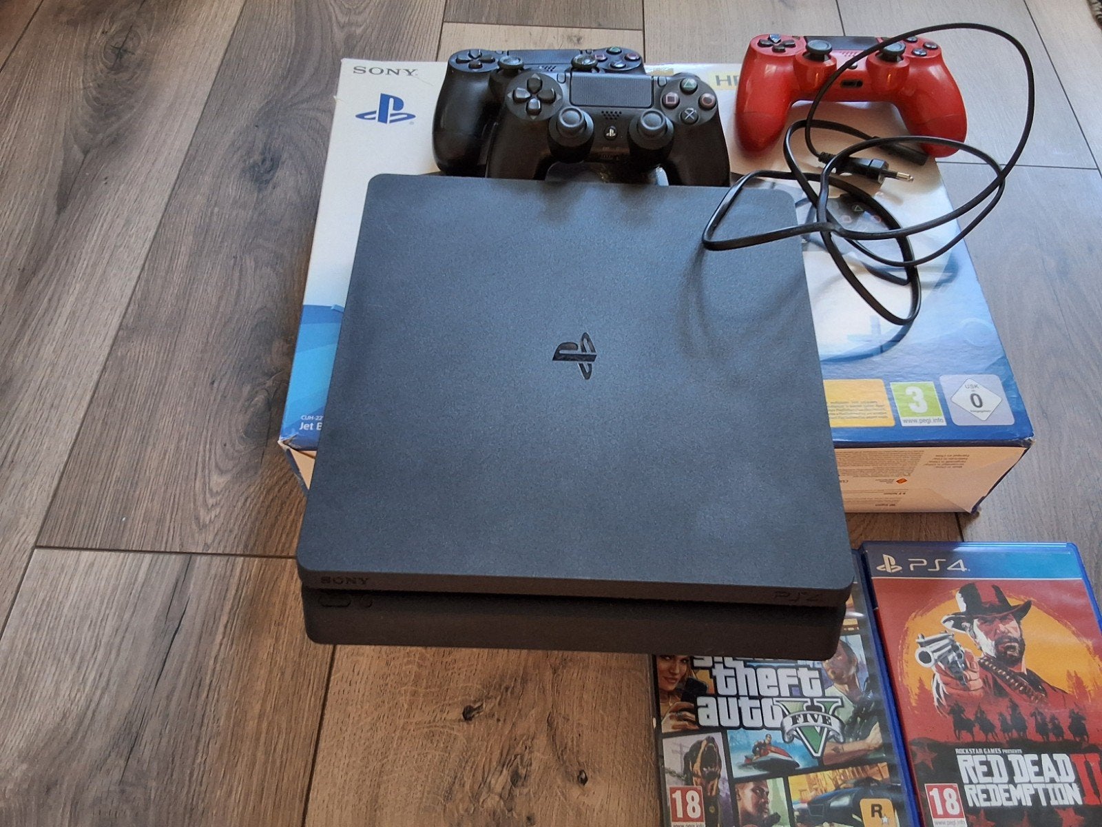 PlayStation 4 Slim met 3 controllers en 4 games GTA RDR, Met 2 controllers, Ophalen of Verzenden, Zo goed als nieuw, Slim