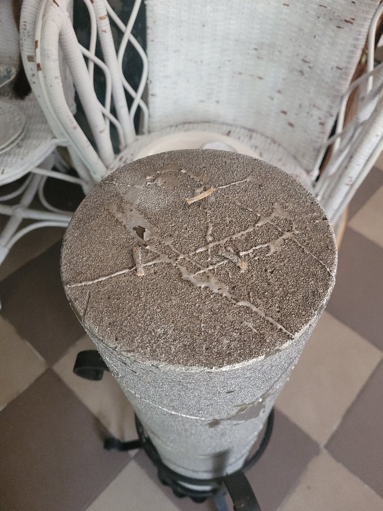 Vintage 80 cm hoge kaars in smeedijzeren houder, Huis en Inrichting, Woonaccessoires | Kandelaars en Kaarsen, Zwart, Belle Vieille Brocante