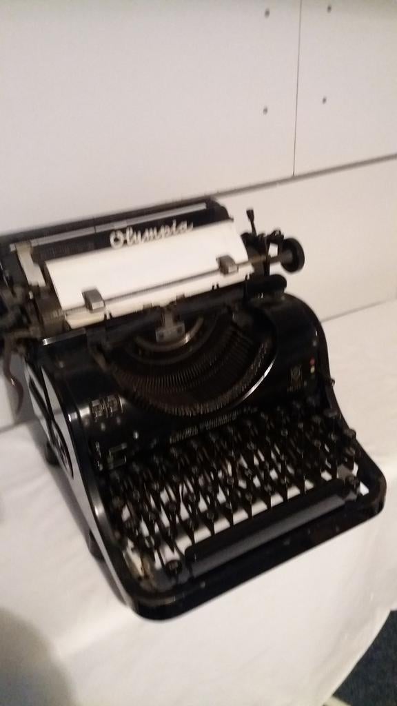 Antieke typemachine. Olympia., Antiek en Kunst, Ophalen