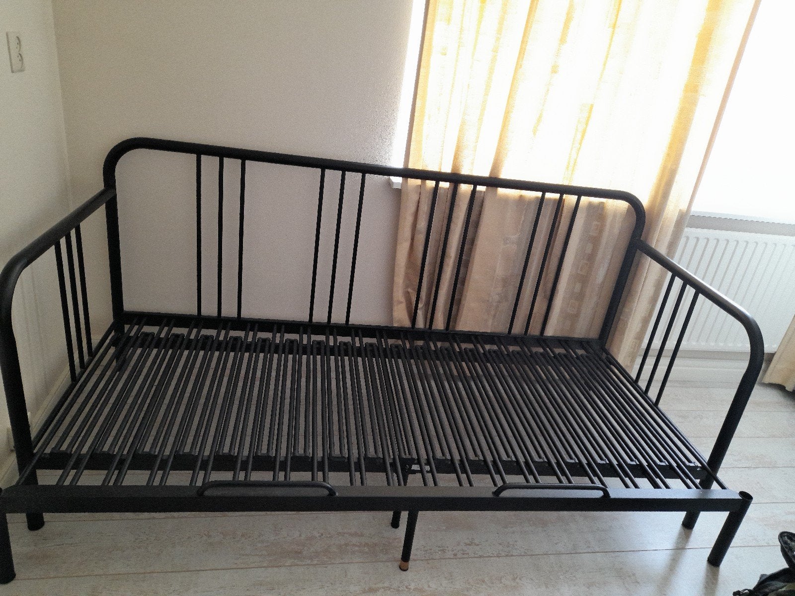 Zwart metalen bedframe/daybed - 160brx200 cm, Ophalen, Ikea Modern, Industrieel, Gebruikt, Zwart