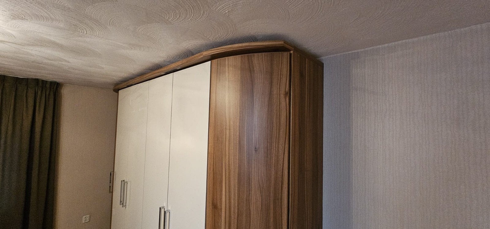 Kledingkast - Modern en Ruim, Ophalen, Met deur(en), 200 cm of meer, Zo goed als nieuw