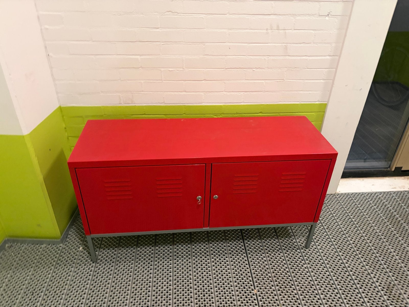 Ikea ps locker kast rood, Ophalen, Gebruikt
