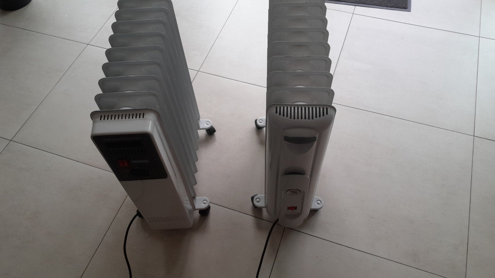 50€ voor  2 Thomas🔥 Elektr Olie gevulde Radiatoren - 2000W, Doe-het-zelf en Verbouw, Verwarming en Radiatoren, Ophalen, 30 tot 80 cm