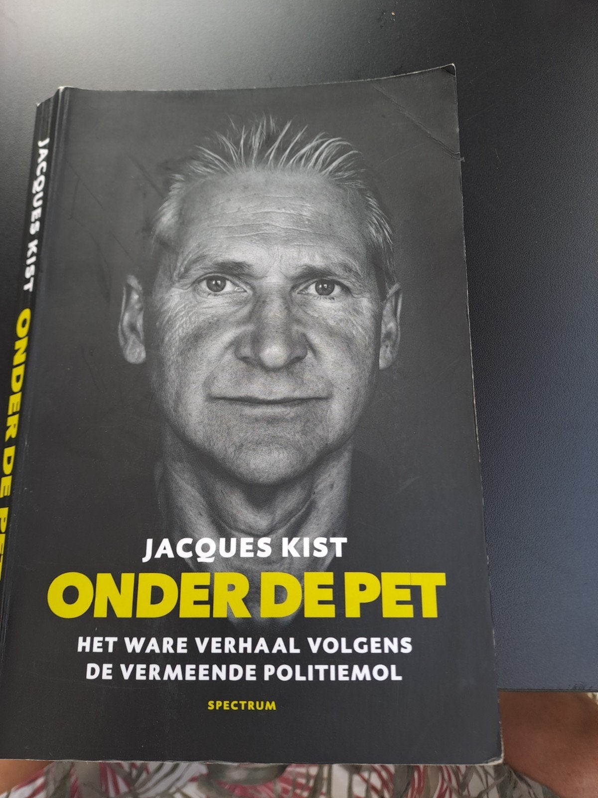 Jacques Kist - Onder de pet, Ophalen of Verzenden, Zo goed als nieuw, Jacques Kist