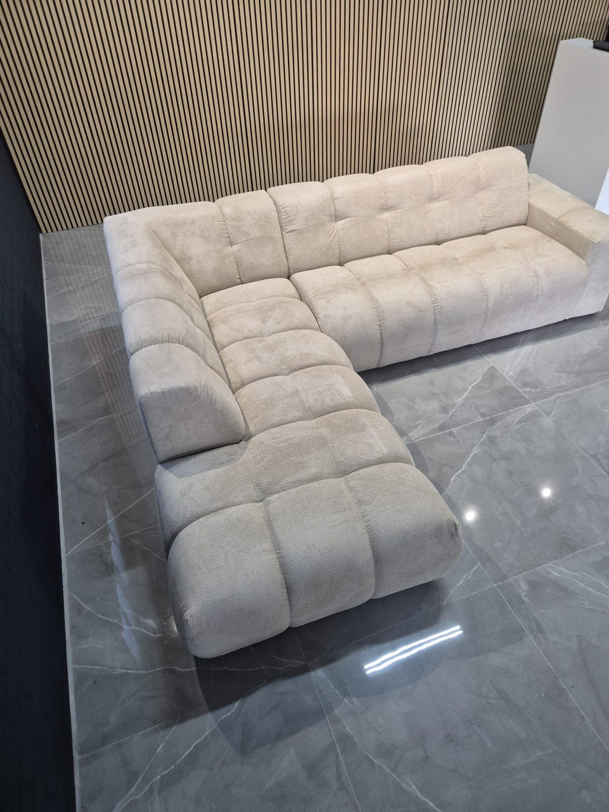 Foto 4 van Nieuwe hoekbank van 1.999,- voor 999,- 280x220cm SAMPLE SALE
