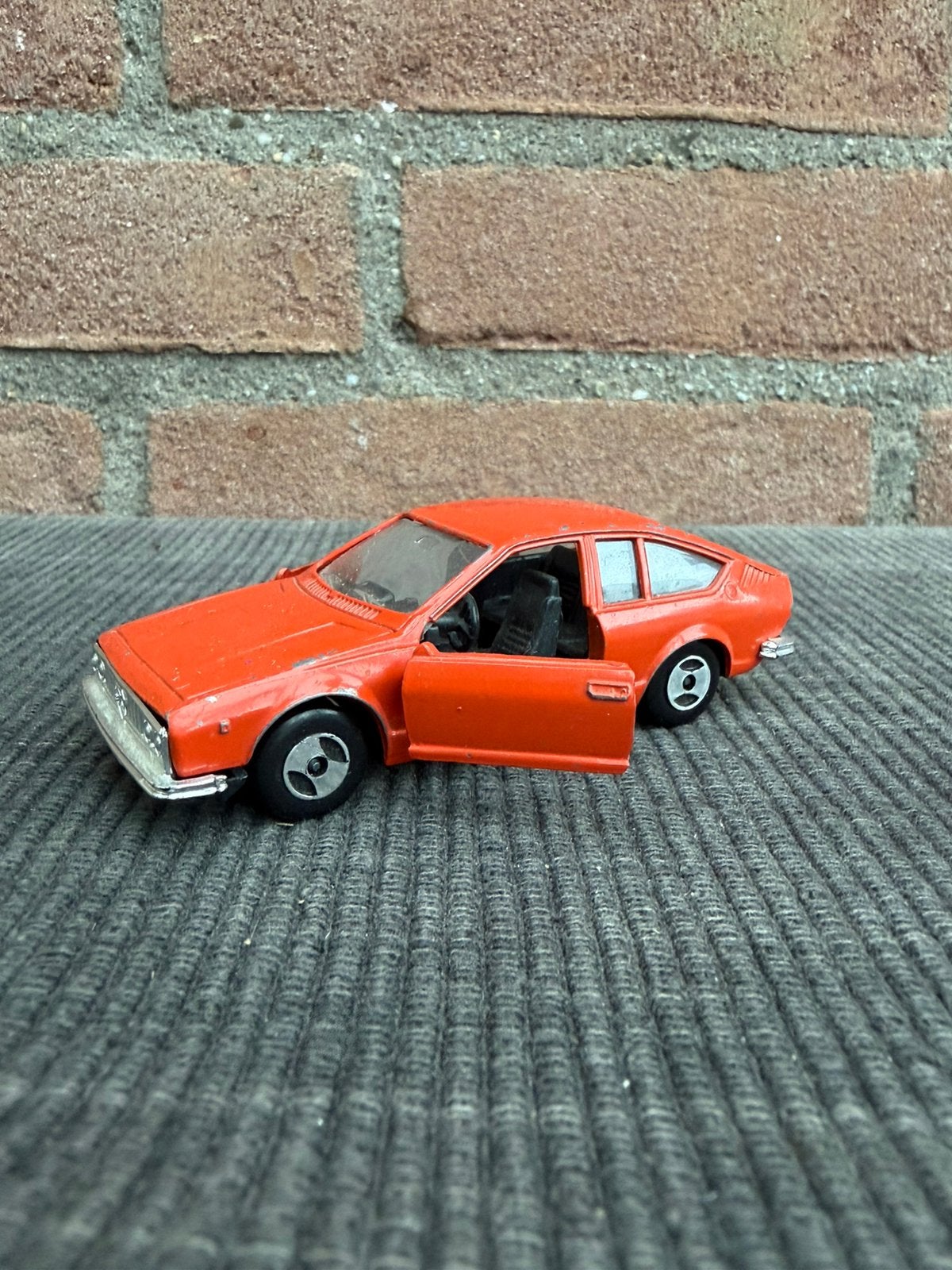 1:43 Polistil EL-63 Alfa Romeo Alfetta coupé, Ophalen of Verzenden, Gebruikt, Auto, Overige merken
