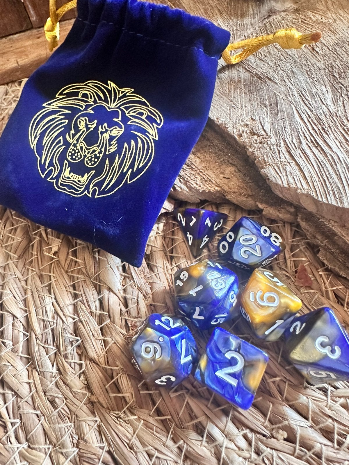 DND dice / metallic blauw - goud / dobbelstenen / RPG / D&D, Ophalen of Verzenden, Nieuw, Overige soorten