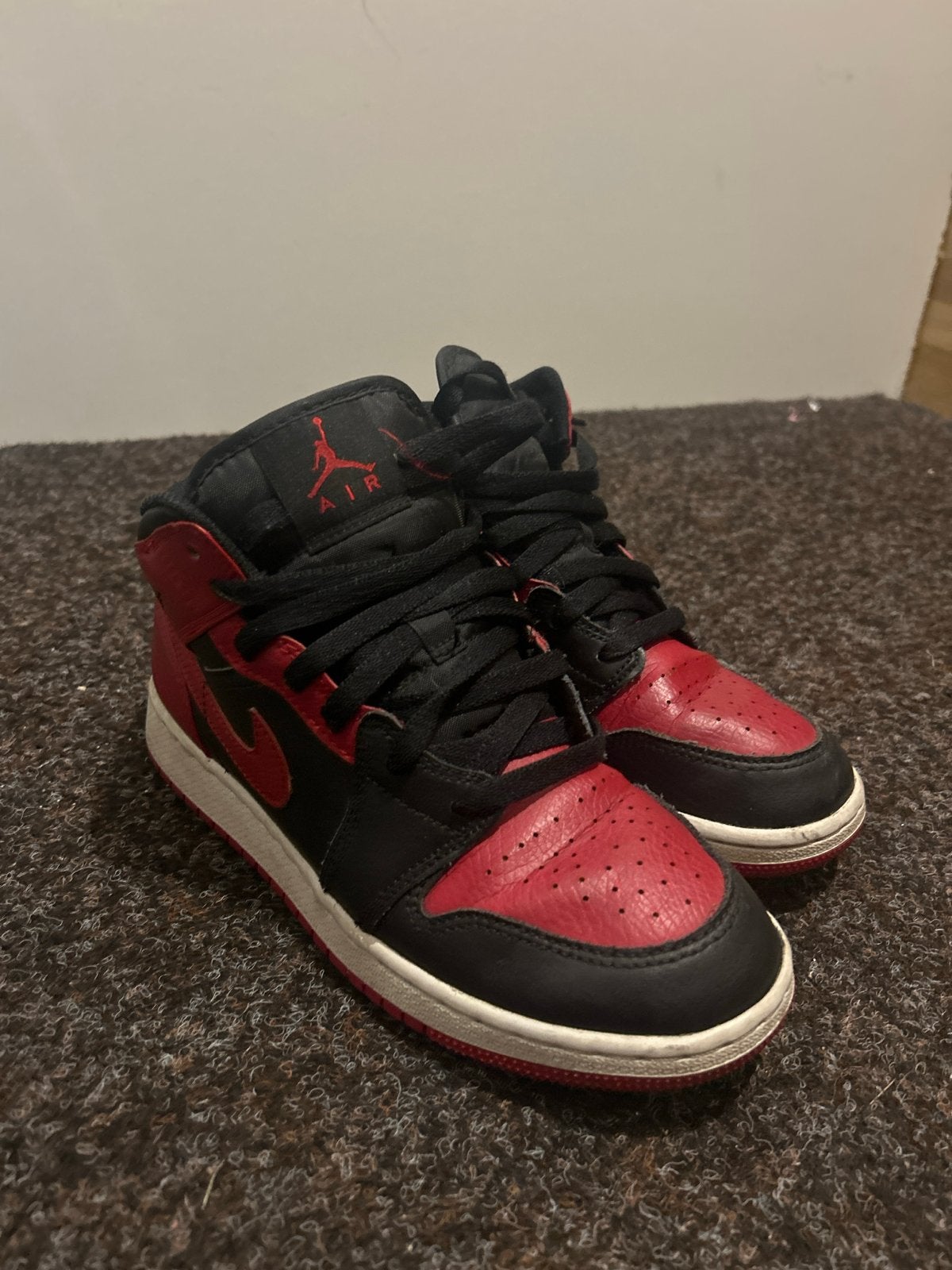 Nike Air Jordan 1 Mid 'Bred' - Maat 38.5, Overige kleuren, Ophalen of Verzenden, Sneakers of Gympen, Zo goed als nieuw