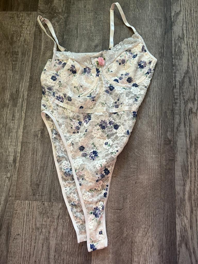 Shein bloemen body, maat M, Ophalen of Verzenden, Wit, Body of Korset
