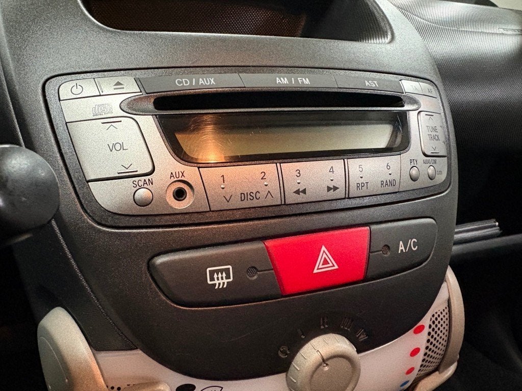 Foto 3 van Peugeot 107 1.0 Airco 5 Deurs apk 7-27 NL auto NAP