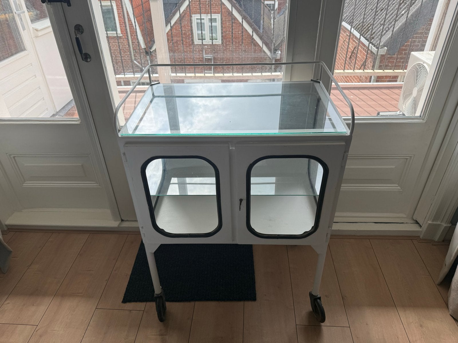 Vintage Medische Trolley / Bijzettafel met Glazen Platen, Ophalen