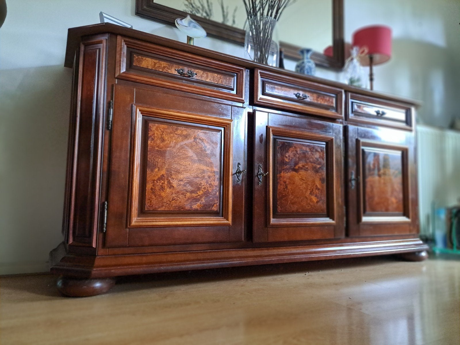 Klassiek dressoir met wortelnoten inleg, Ophalen