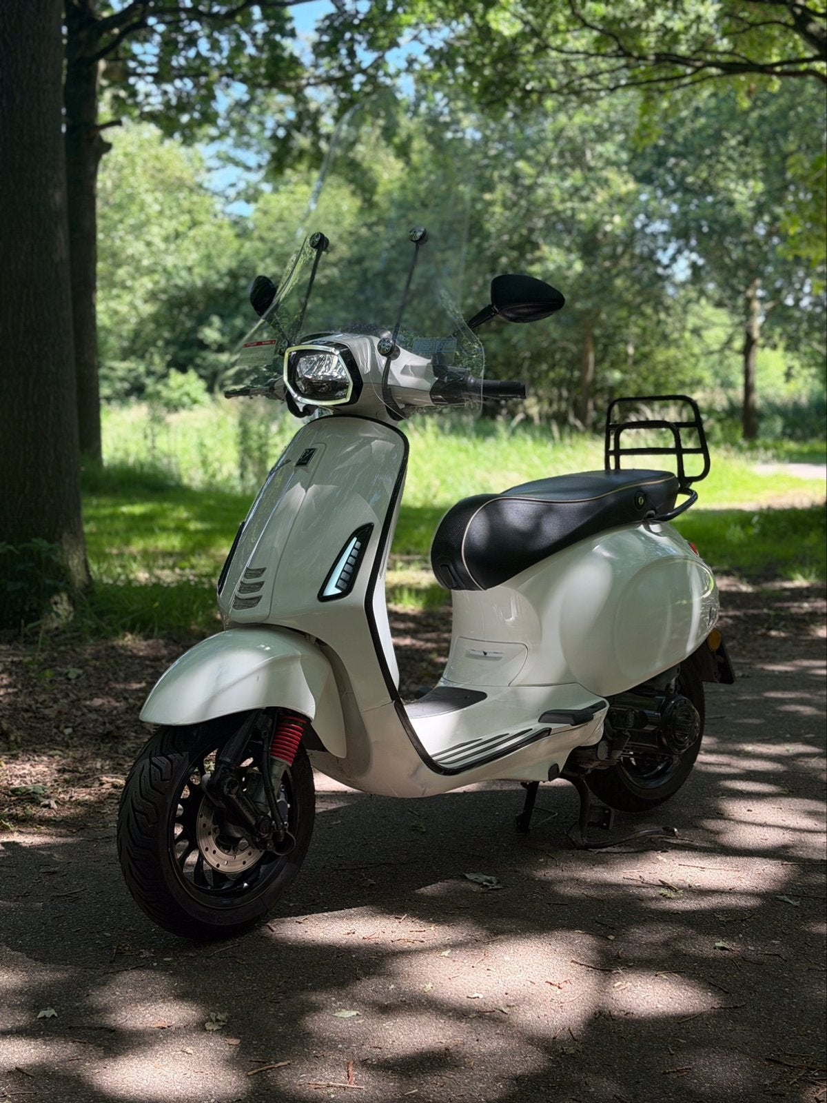 Vespa sprint, Fietsen en Brommers, Scooters | Vespa, Ophalen of Verzenden, Zo goed als nieuw, Benzine