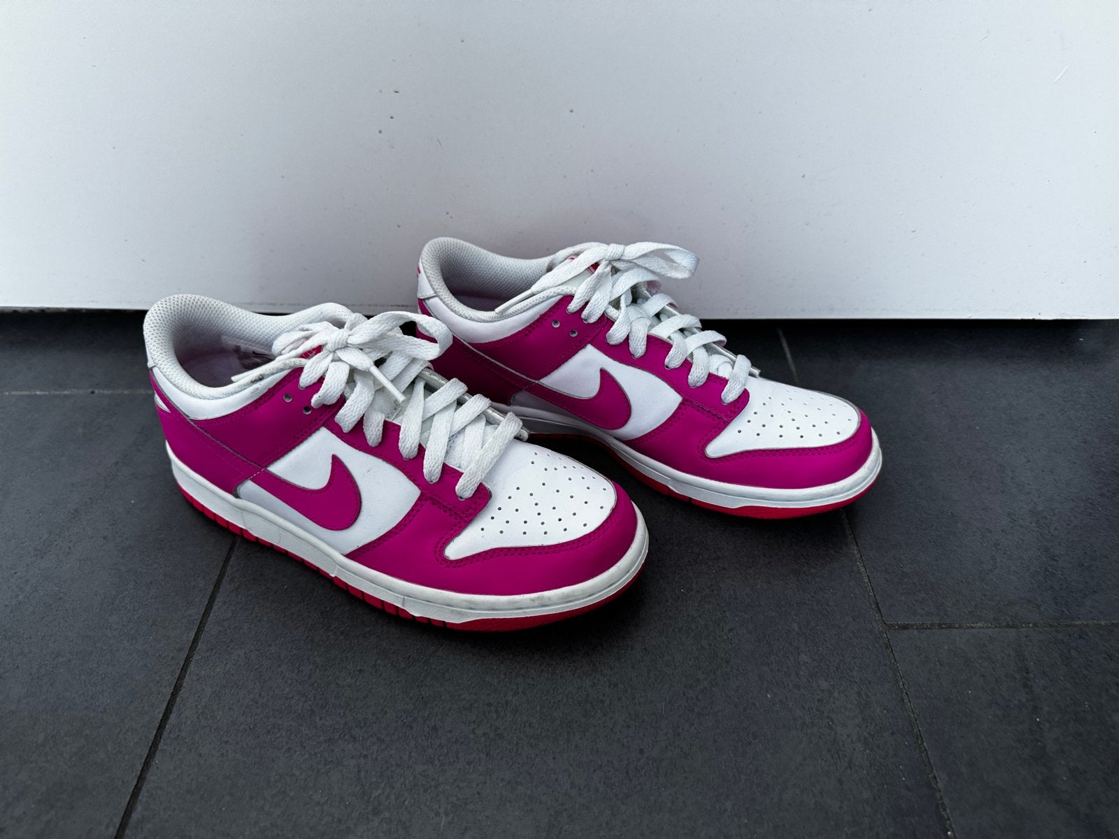 Nike Dunk Low Roze/Wit  - Maat 37,5, Kleding | Dames, Schoenen, Ophalen of Verzenden, Zo goed als nieuw, Roze, Sneakers of Gympen