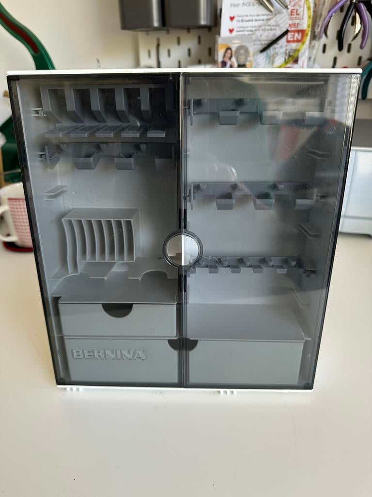Bernina accessoire voeten kastje, Ophalen of Verzenden, Gebruikt, Rits of Sluiting
