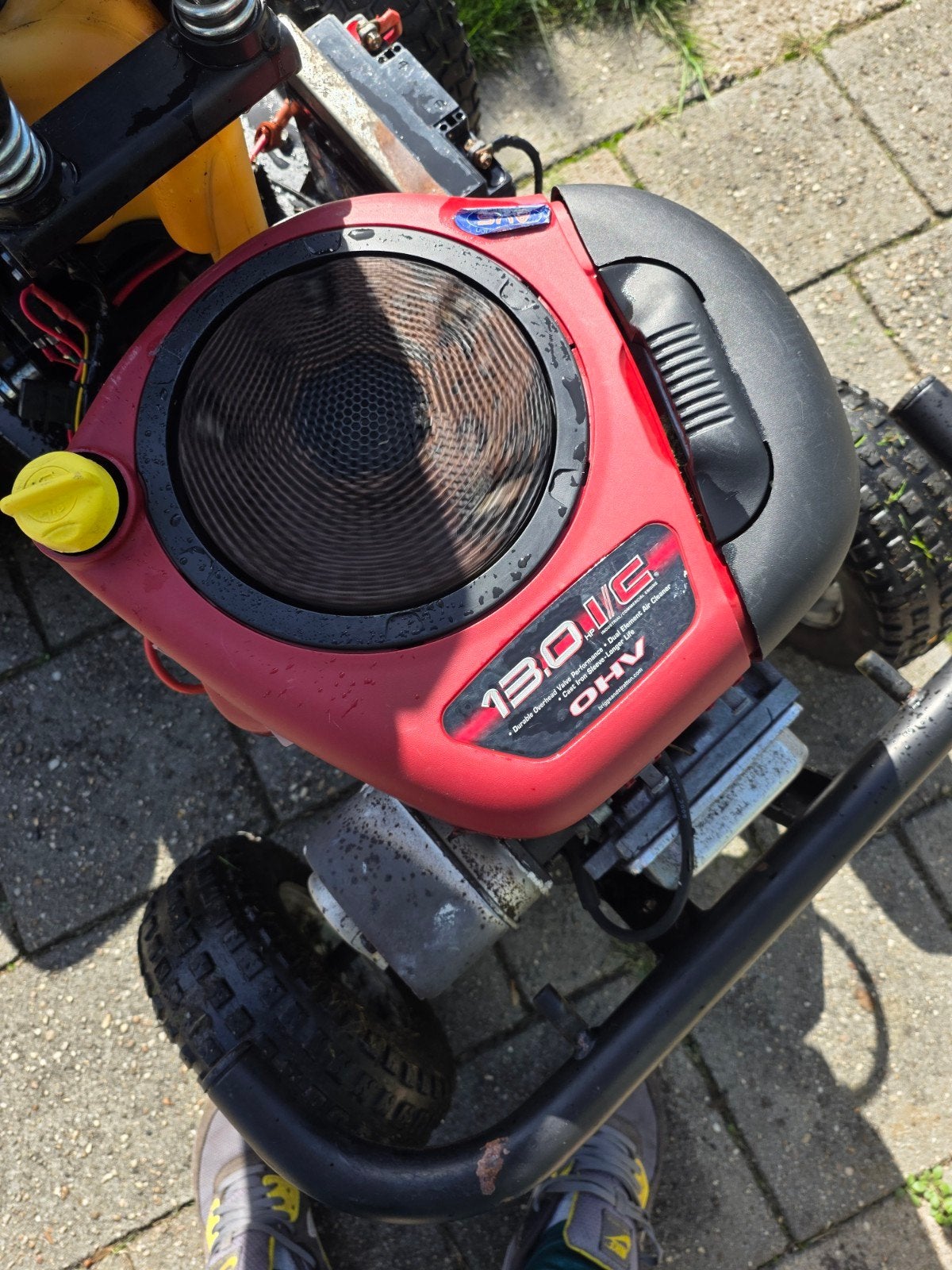 Foto 16 van GTM 1350 Zitmaaier - Krachtige Benzine Grasmaaier