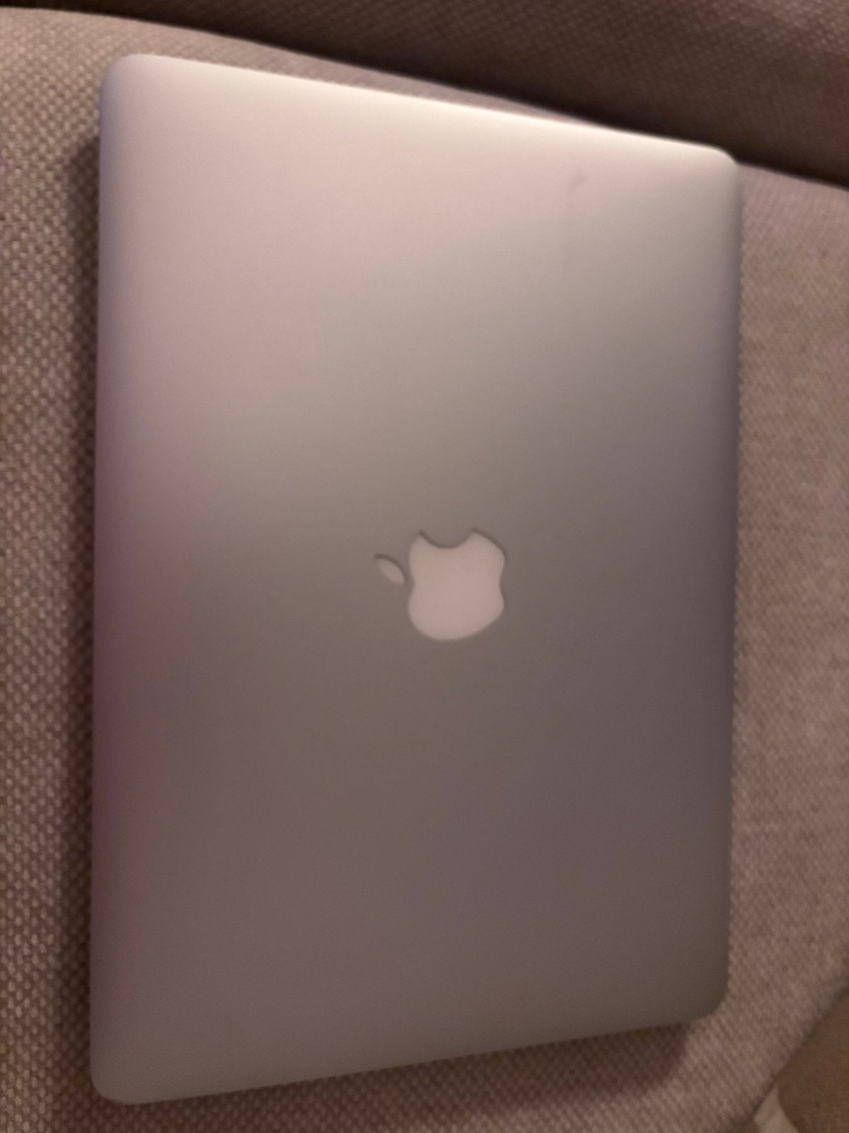 MacBook Air 13 inch met oplader en hoes