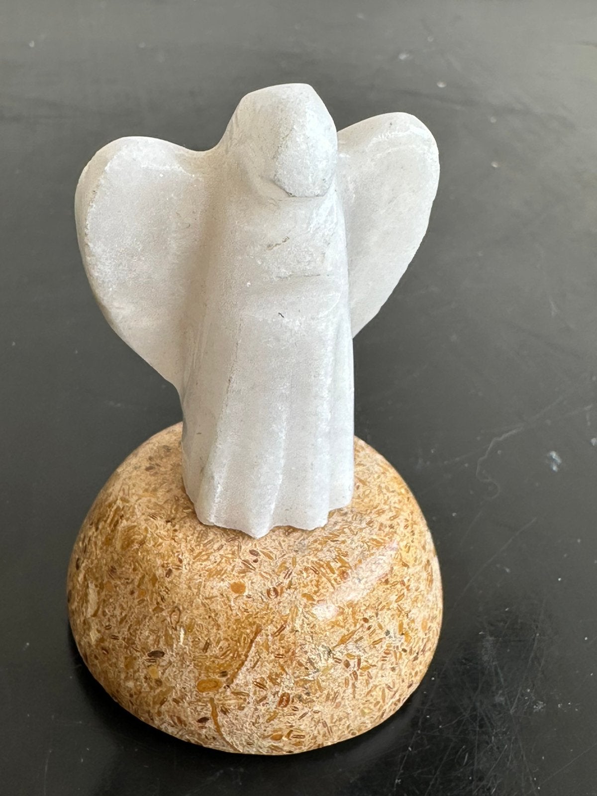 Half edelsteen abstract Engel beeldje op marmer 7.5 cm H, Ophalen of Verzenden, Gebruikt