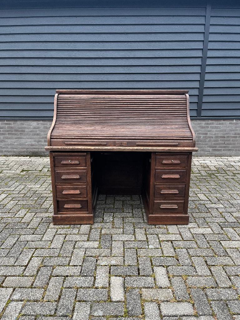 Antiek bureau, Ophalen