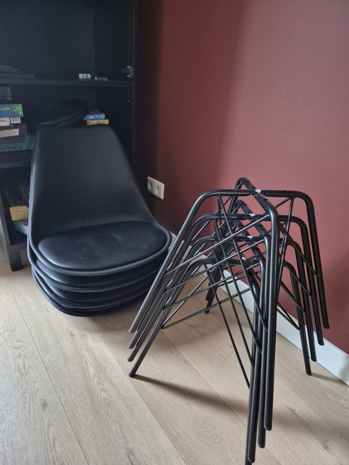 Eetkamerstoelen KLARUP zwart kunstleer/zwart 4x, Ophalen, Gebruikt, Zwart, Vier