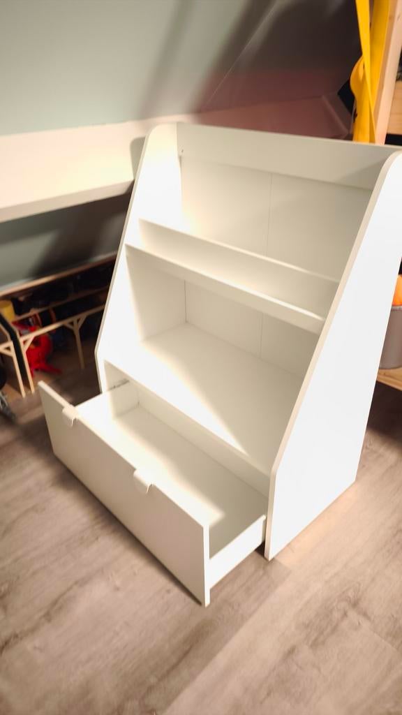 IKEA BERGIG kast als nieuw - Boekenkast met lade, Huis en Inrichting, Kasten | Boekenkasten, Ophalen