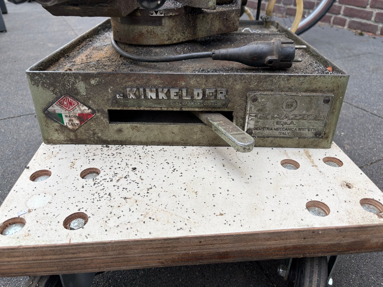 Pedrazzoli Mini Brown Afkortzaag, Ophalen, Gebruikt, 600 tot 1200 watt, Afkortzaag