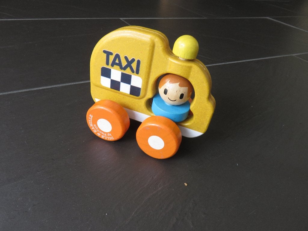 Houten auto taxi met draai, Dille&Kamille. Als nieuw, Kinderen en Baby's, Ophalen of Verzenden, Zo goed als nieuw, Rij- of Hobbelspeelgoed