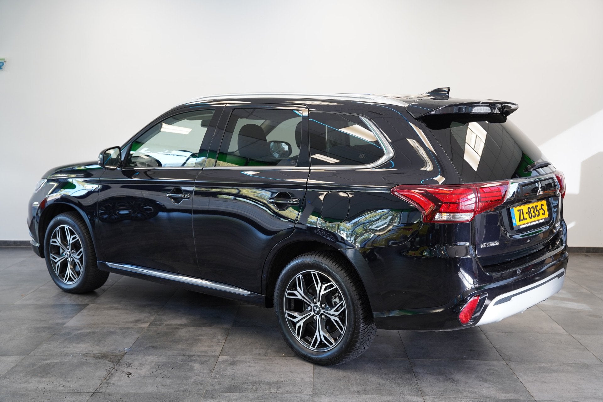 Mitsubishi Outlander 2.4 PHEV Intense+ Opendak Trekhaak, Auto's, Automaat, 4 cilinders, Met garantie (alle), Overige brandstoffen