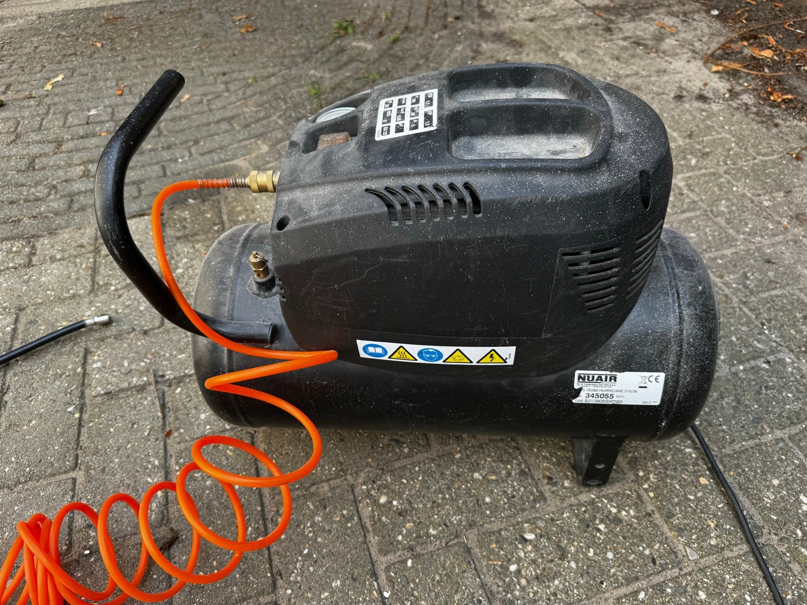 NUAIR Compressor - Werkt uitstekend!, Ophalen, Gebruikt, 6 tot 10 bar, Minder dan 200 liter/min