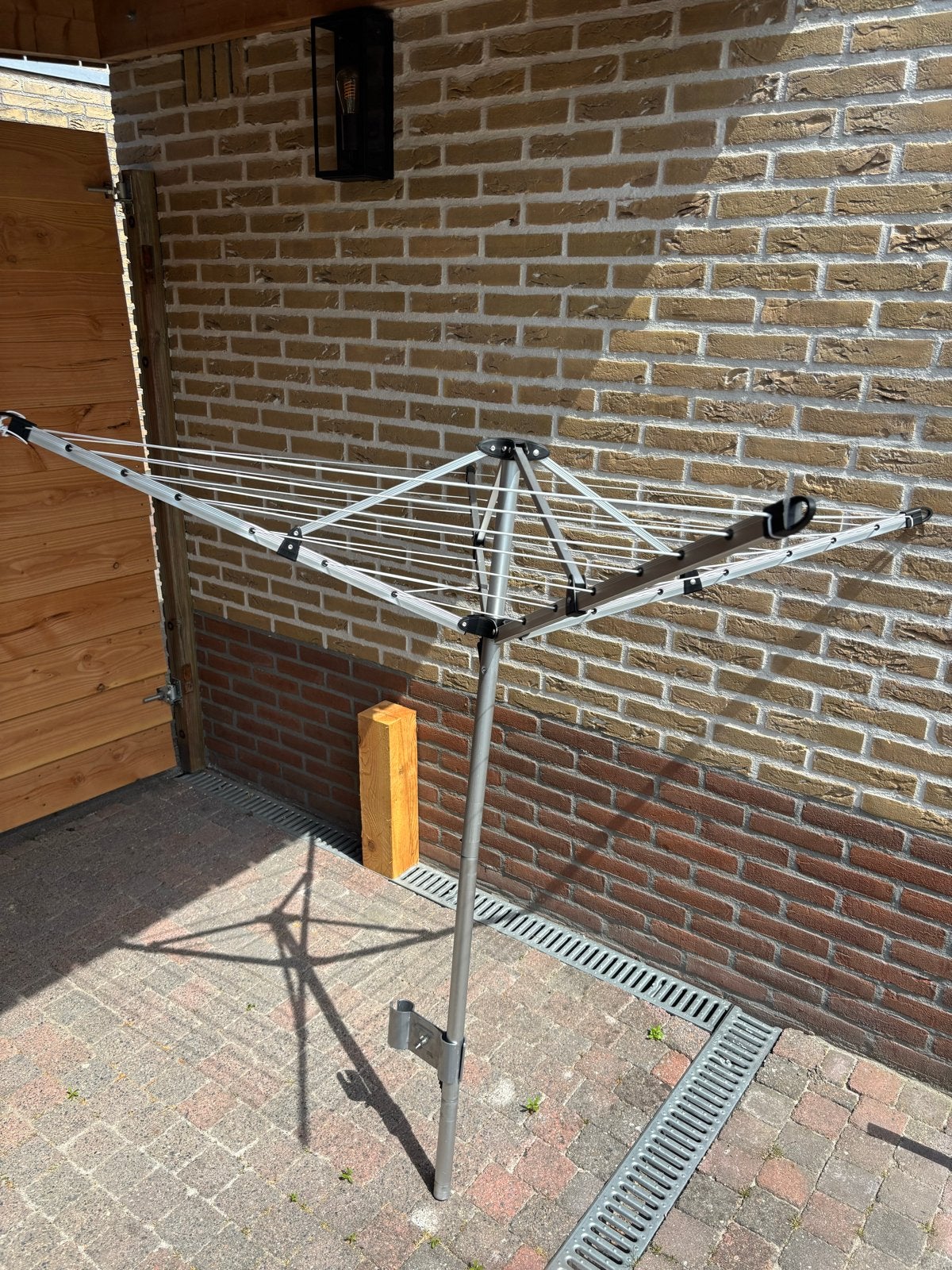 Droogmolen voor camping met steun voor bevestiging neuswiel, Ophalen, Zo goed als nieuw