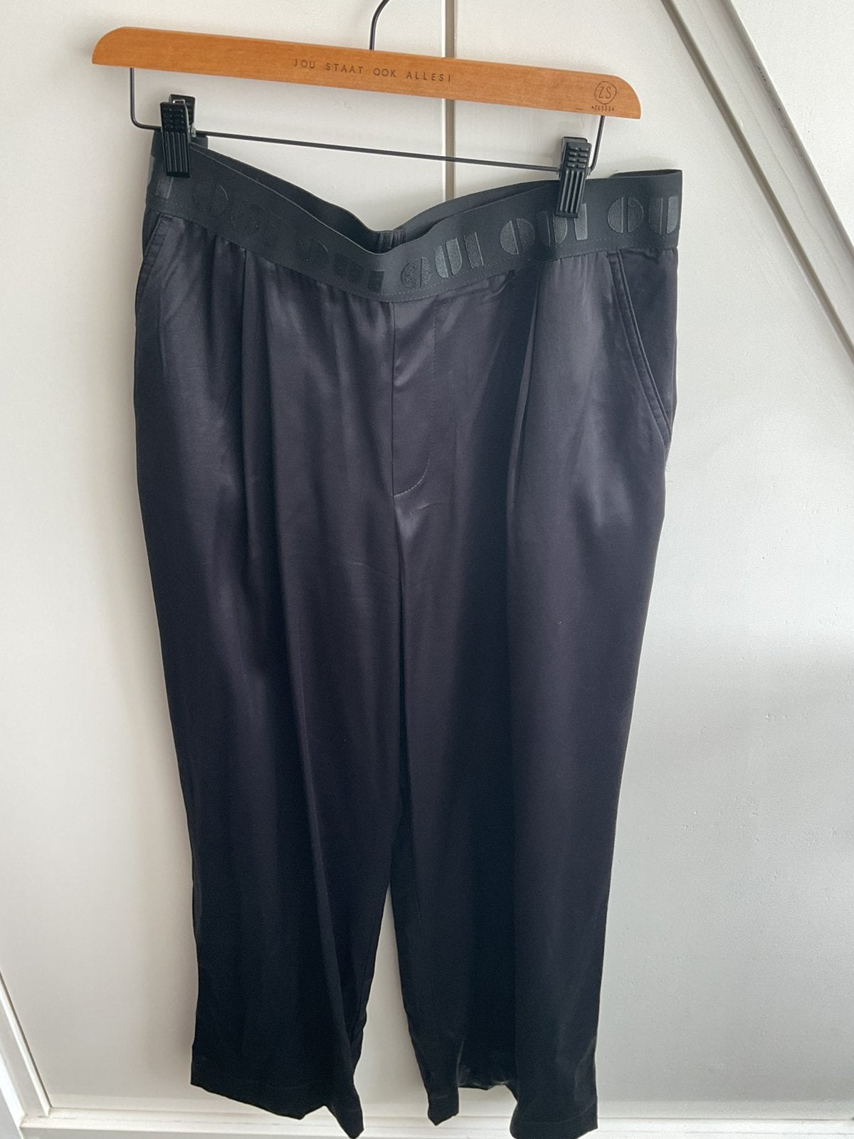 QUI zwarte satijnen wide leg broek maat 42, Zwart, Maat 42/44 (L), Ophalen of Verzenden, Zo goed als nieuw