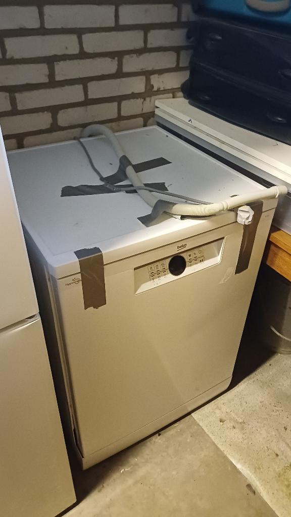 Vaatwasser Beko 150 euro (vs. 500 euro nieuw!!), Ophalen, 60 cm of meer, Zo goed als nieuw, 85 tot 90 cm