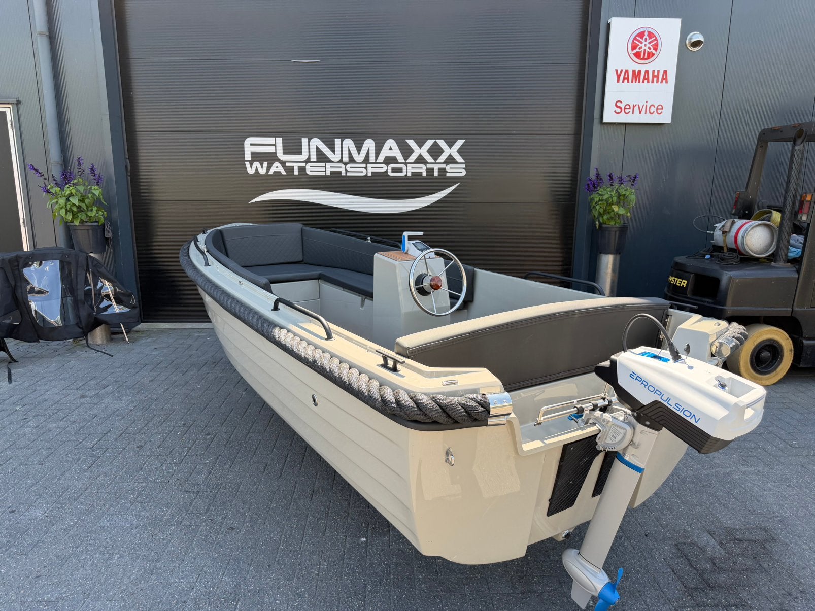 Amigo 470 Black Edition - Epropulsion 1.0 - 2 accu’s buiskap, Overige merken, Tender, 1.80 meter, 4 pk