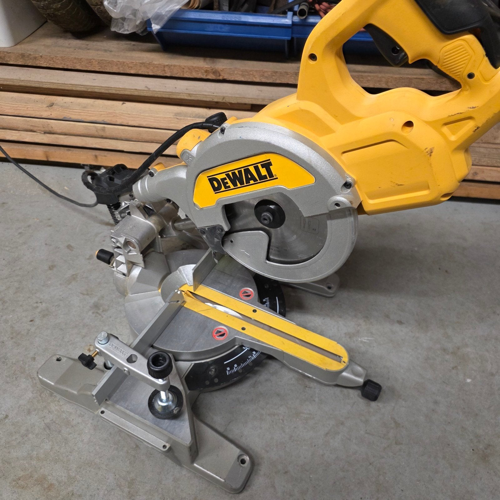 DeWALT DWS777 radiaal afkortzaag, Doe-het-zelf en Verbouw, Gereedschap | Zaagmachines, Ophalen, Gebruikt, DeWalt, Afkortzaag