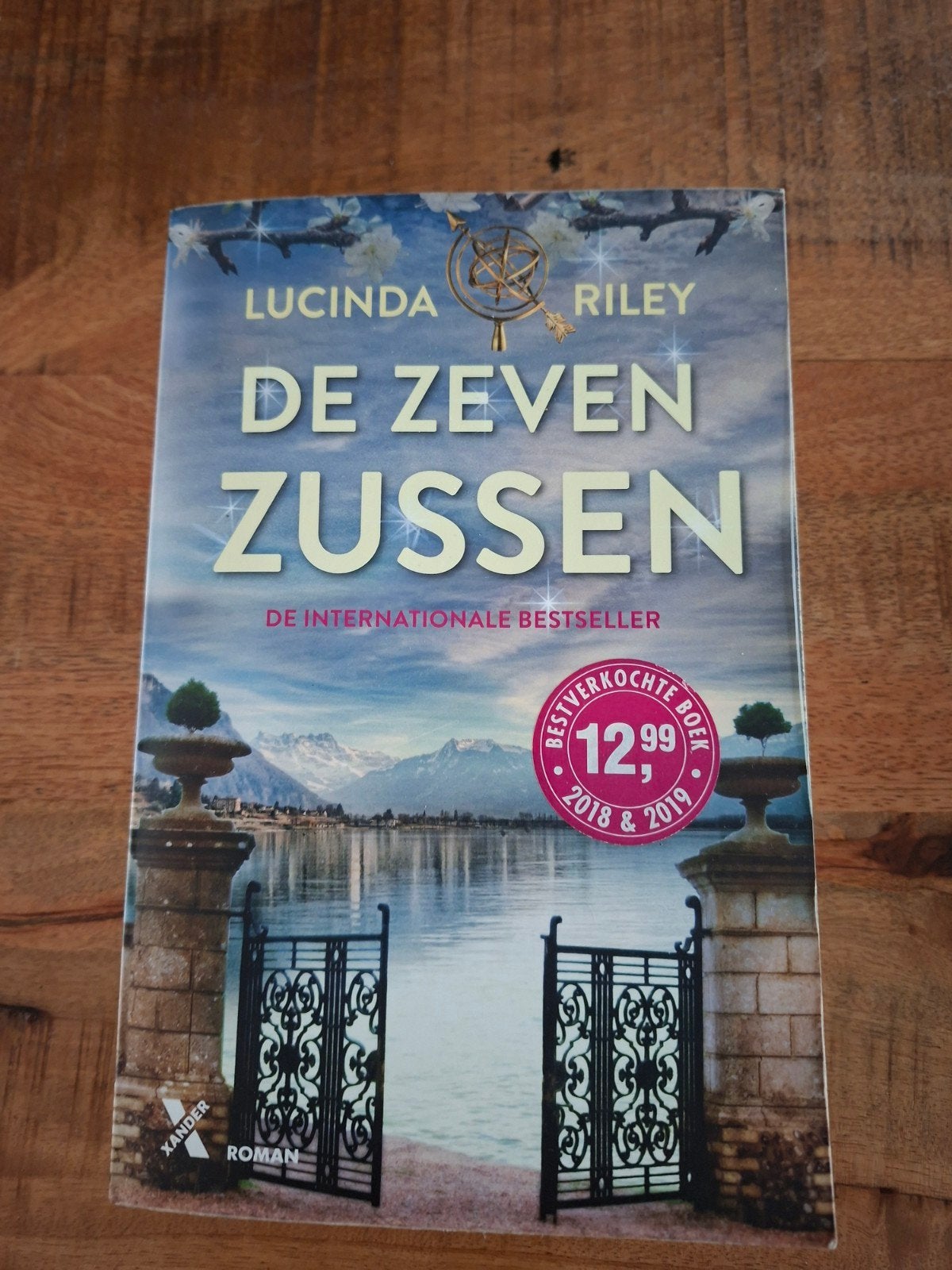 De Zeven Zussen - Lucinda Riley (Bestverkochte Boek), Ophalen of Verzenden, Gelezen, Lucinda Riley, Nederland