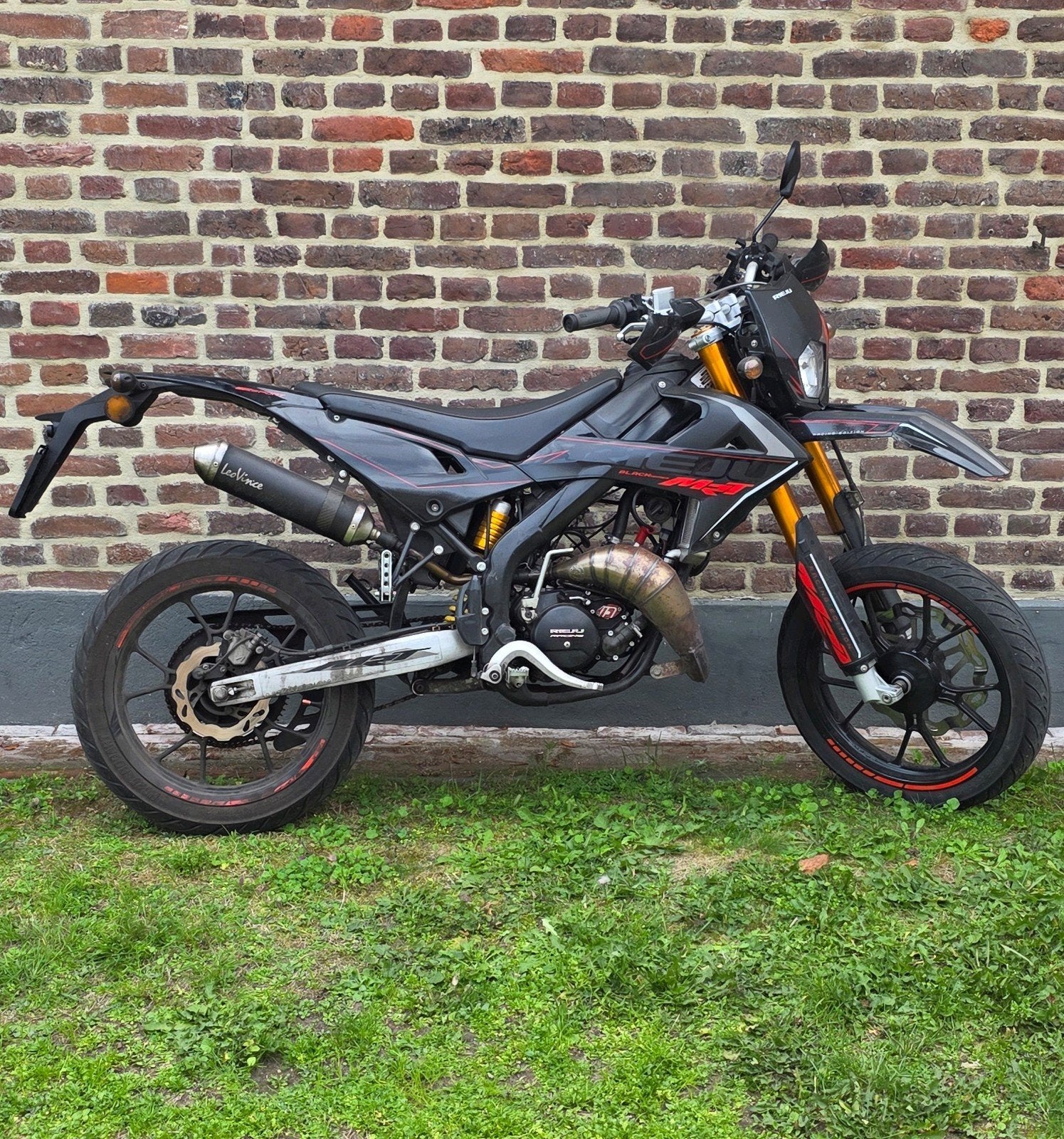 Rieju MRT Pro 50cc schakelbrommer, Fietsen en Brommers, Ophalen, 6 versnellingen, Maximaal 45 km/u, Zo goed als nieuw