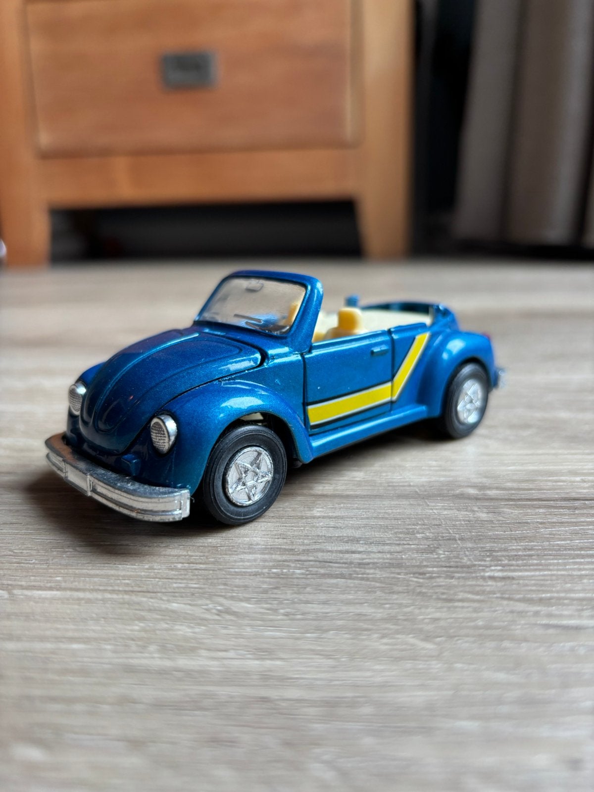 Diecast speelgoedauto Volkswagen Kever Cabriolet, Ophalen of Verzenden, Zo goed als nieuw, Auto
