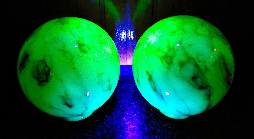 2x Anna Groen Uranium Glas - Bol Lamp Wandlamp Schemerlamp, Ophalen of Verzenden, Zo goed als nieuw, Glas, E27 (groot)