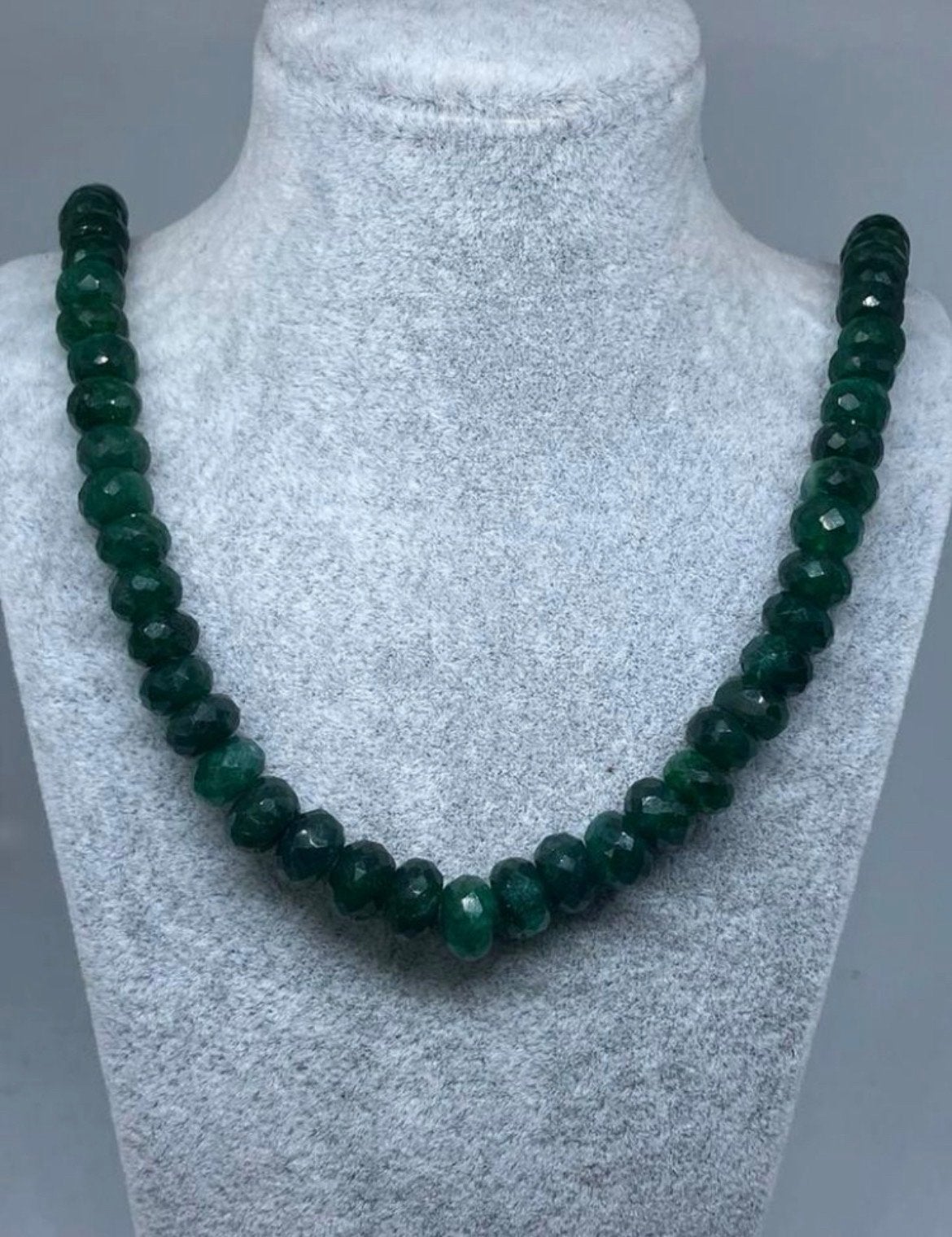 Echte Natuurlijke Smaragd Ketting - 5-9mm Steentjes, Nieuw, Ophalen of Verzenden, Info@steen.com, Steen of Mineraal