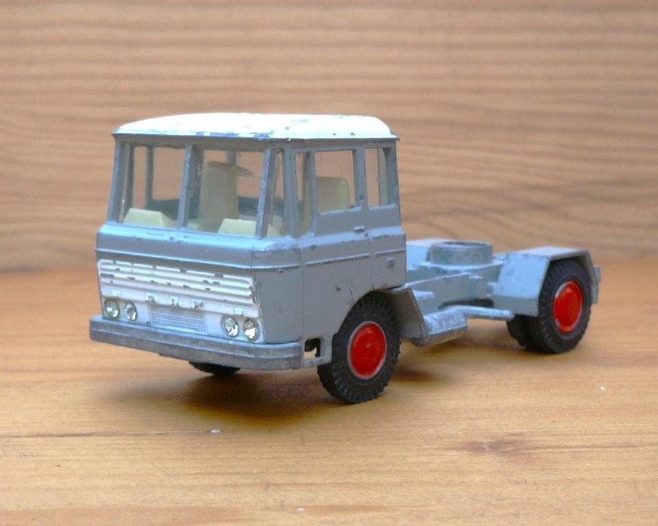 Lion Daf 2600 losse trekker (voormalig VGL)., Hobby en Vrije tijd, Modelauto's | 1:50, Ophalen of Verzenden, Gebruikt, Bus of Vrachtwagen