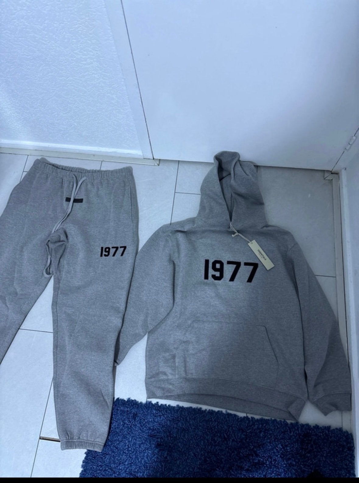 Fear of God Essentials 1977 Trainingspak - Grijs, Ophalen of Verzenden, Nieuw, Maat 38/40 (M), Grijs