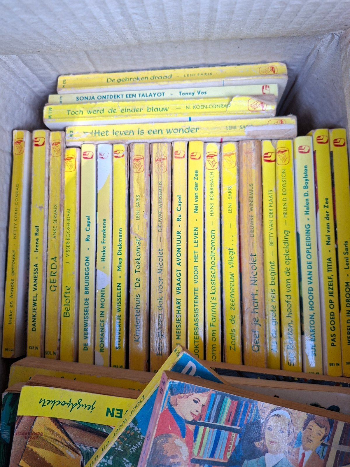 Doos vol Witte Raven romans uit de jaren '60 - 50 stuks, Boeken, Ophalen of Verzenden, Gelezen