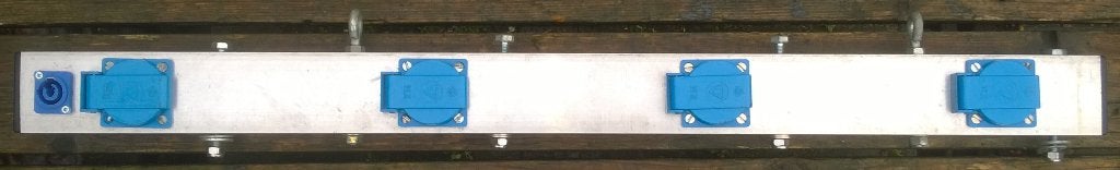 Lichtbalk 4x schuko output, PowerCon - input, Muziek en Instrumenten, Gebruikt, Instrumentstandaard, Licht of Laser, Ophalen of Verzenden