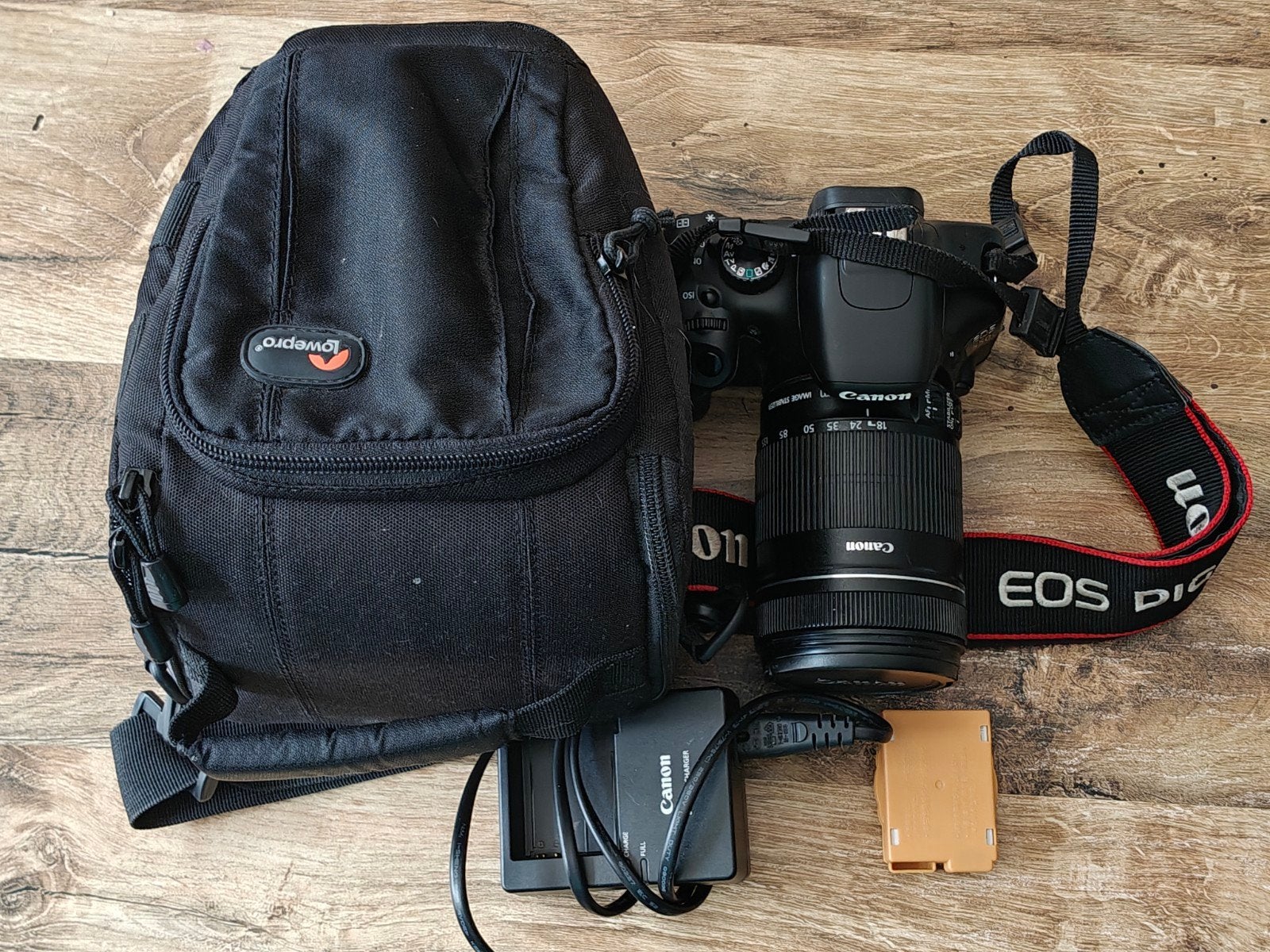 Canon 550D spiegelreflexcamera met 18-135mm lens, Ophalen, Geheugenkaart, Gebruikt, Spiegelreflex