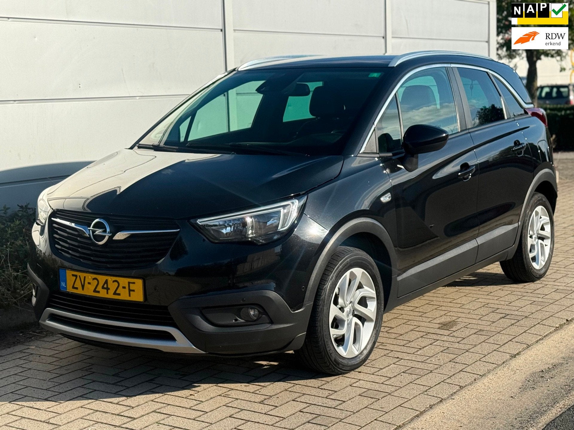 Opel Crossland X 1.5 CDTI Innovation/ AUT / 2019, Auto's, Gebruikt, Euro 6, 4 cilinders, Zwart