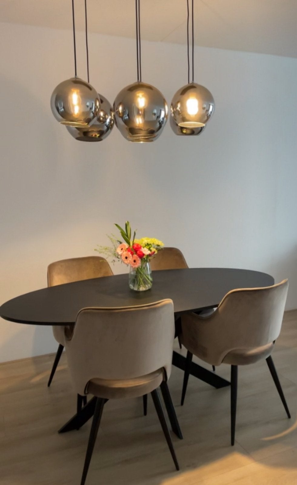 Kas20 ovale eettafel, Ophalen, 50 tot 100 cm, Zo goed als nieuw, 150 tot 200 cm