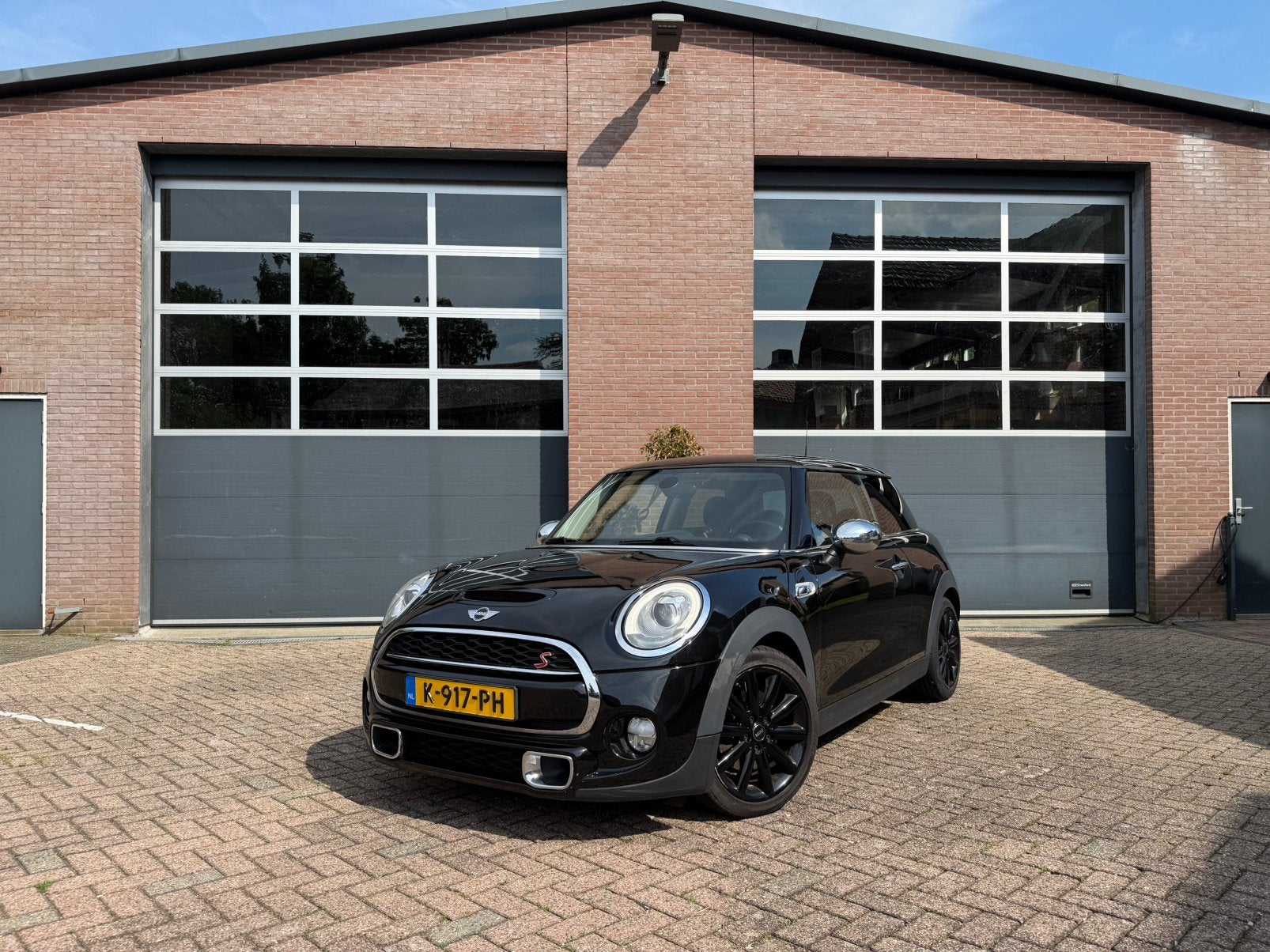 MINI Cooper S | 2.0 | 2017 | 192 pk | Automaat | keyless, 1998 cc, Zwart, Leder, Particulier