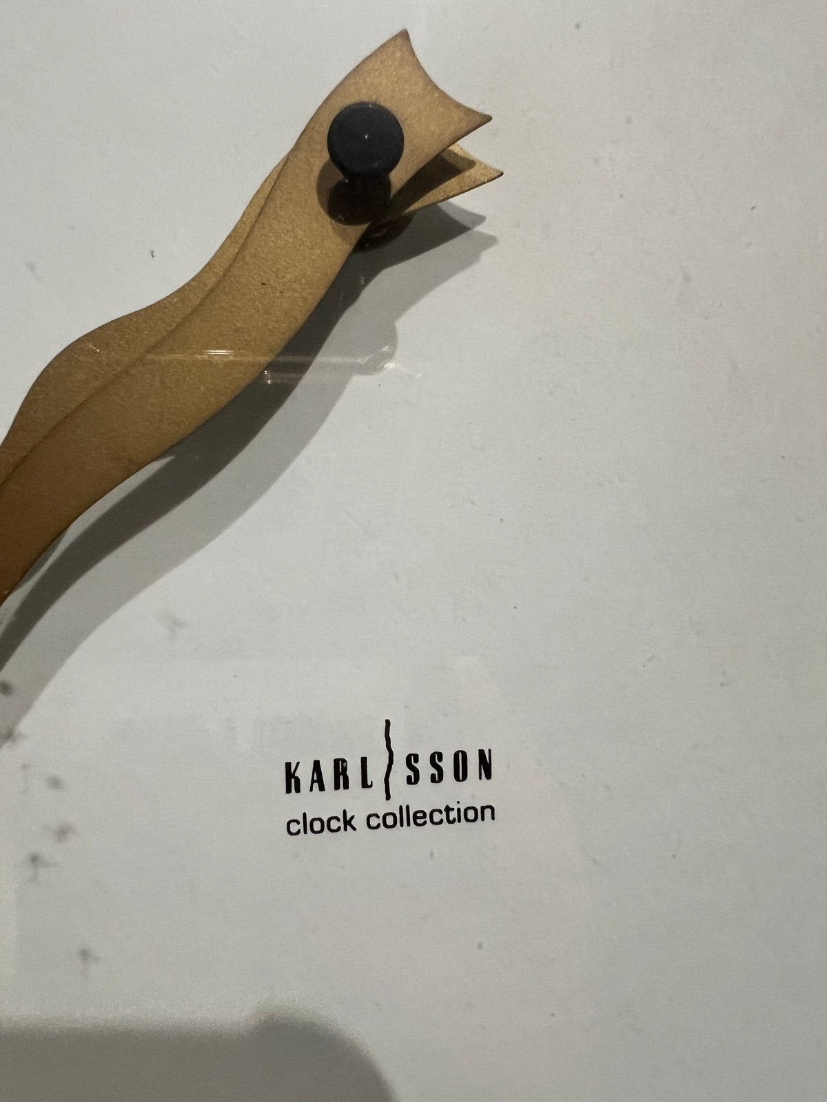Robuuste Karlsson wandklok, wit geverfd, werkt op batterijen, Ophalen, Wit, Werkt op batterijen, Karlsson