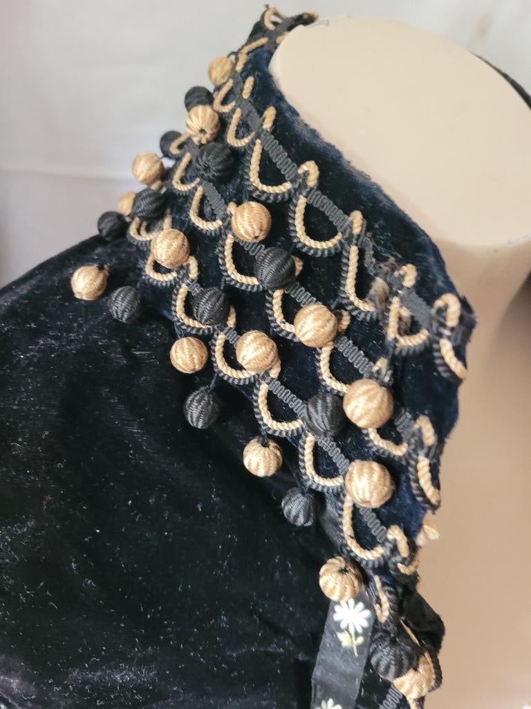 Antiek Victoriaans fluwelen giletje, Antiek en Kunst, Antiek | Kleding en Accessoires, Ophalen of Verzenden, Kinderen